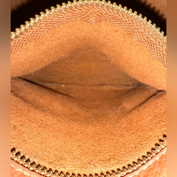 Cuyana Classic Pebbled Leather Zip Tote - Picture 7 of 9